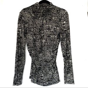 Cable and Gauge Woman’s top size Large